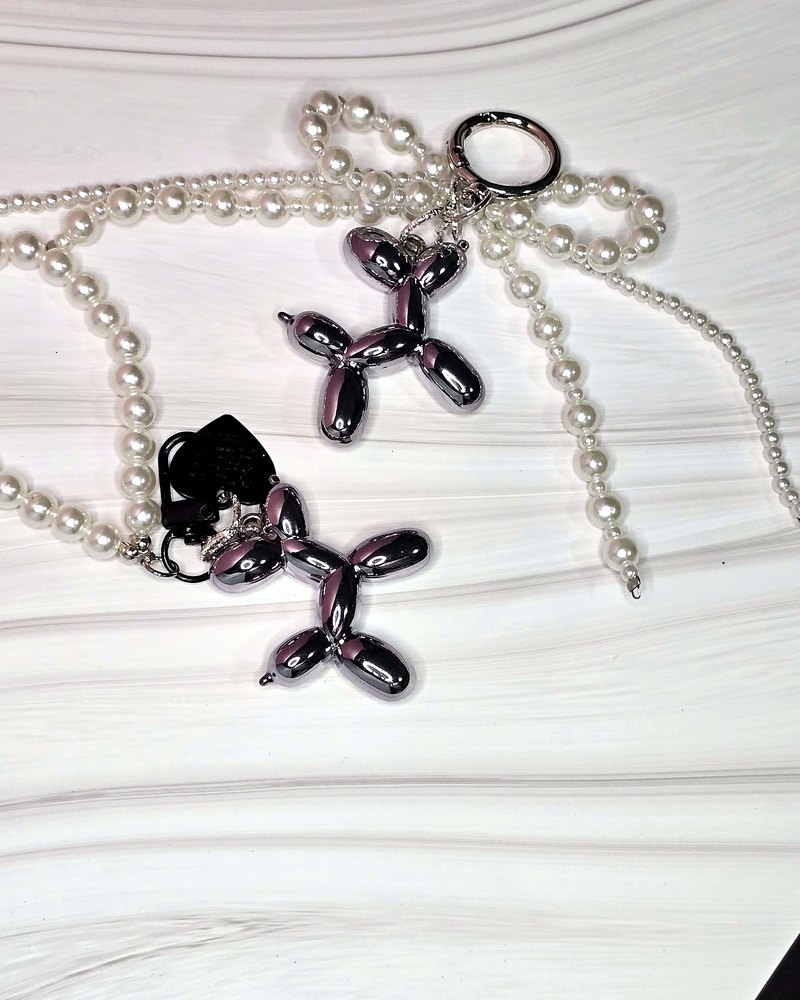 Balloon dog charm